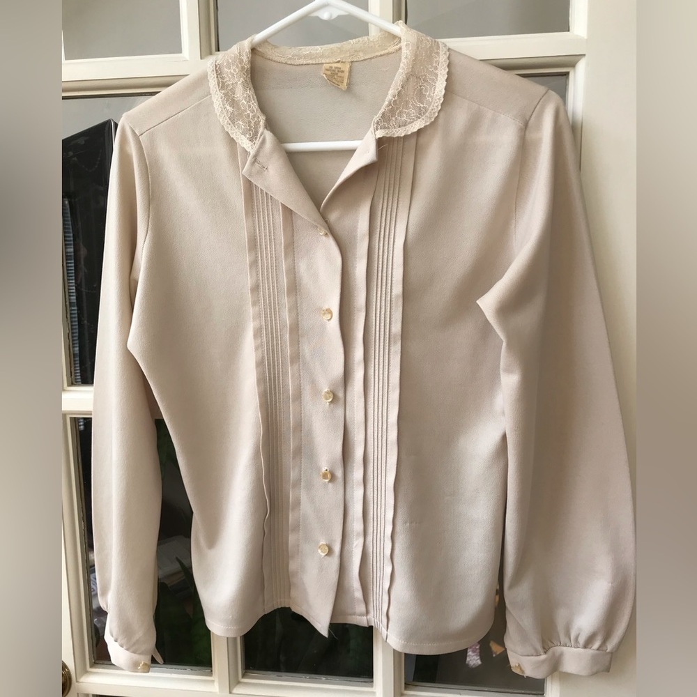 Vintage Elegant Cream Blouse with Lace Collar Size: Medium